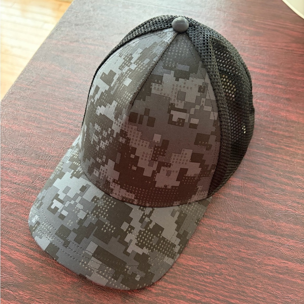 Mens never worn lululemon hat